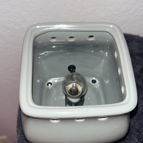 Scensty grey wax warmer 🩶 - Picture 3 of 3